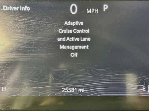 Used 2023 Jeep Grand Cherokee Laredo AWD/4WD image 12
