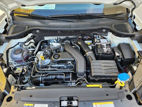 New 2025 Volkswagen Taos SE AWD/4WD image 28