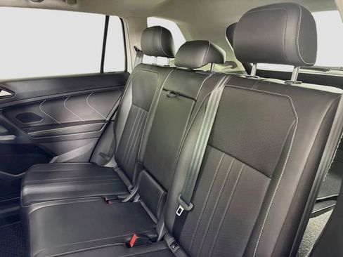Used 2023 Volkswagen Tiguan SE AWD/4WD image 27