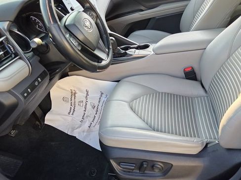 Used 2023 Toyota Camry SE FWD image 4
