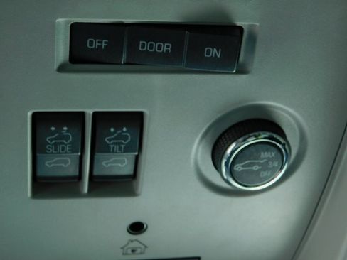 Used 2017 GMC Yukon SLT image 37