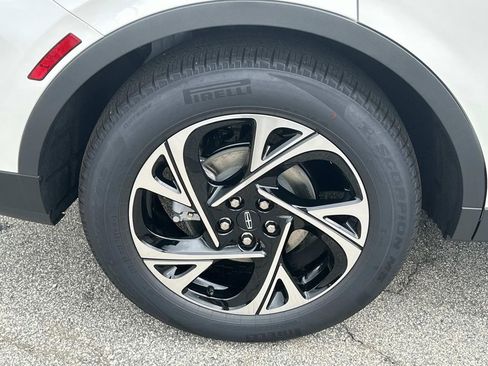 New 2025 Lincoln Nautilus Premier w/ Equipment Group 102A image 17