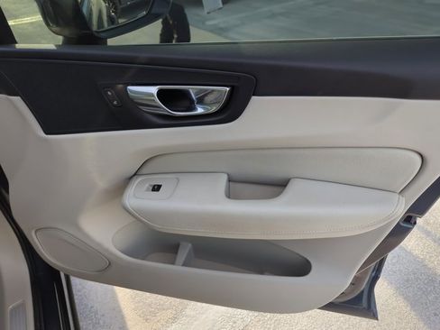 Used 2020 Volvo XC60 T5 Momentum w/ Protection Package Premier image 24