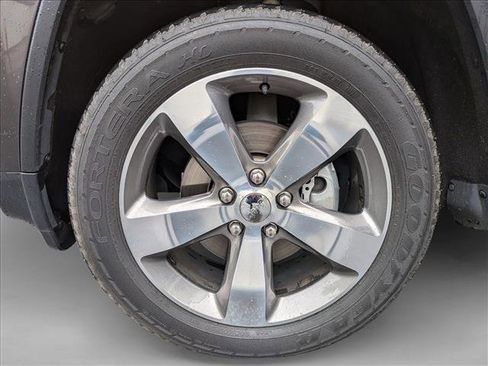 Used 2016 Jeep Grand Cherokee Limited w/ Luxury Group II image 24