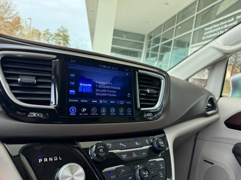 Used 2017 Chrysler Pacifica Touring-L Plus w/ Advanced Safetytec Group image 15