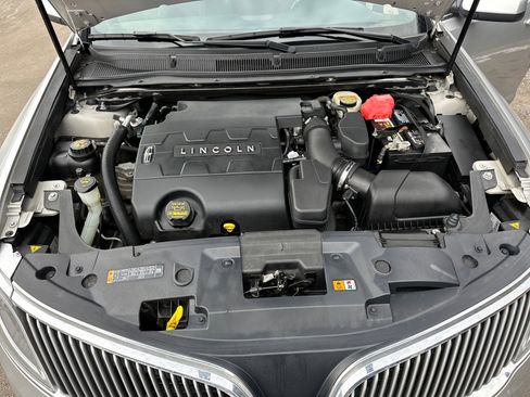 Used 2013 Lincoln MKS image 11