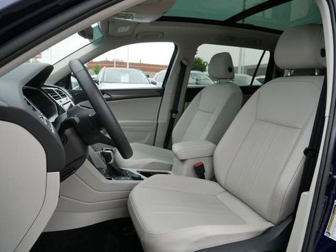 Certified 2023 Volkswagen Tiguan SE w/ Panoramic Sunroof Package AWD/4WD image 15