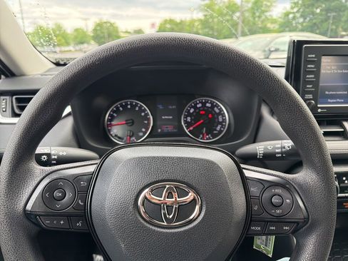 Used 2021 Toyota RAV4 LE AWD/4WD image 23