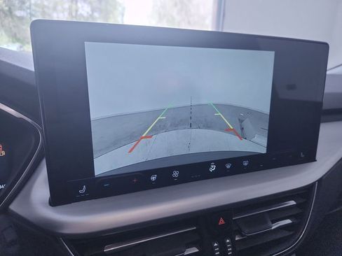 Used 2025 Ford Escape Platinum image 17