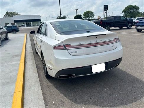 Used 2017 Lincoln MKZ Reserve FWD image 9