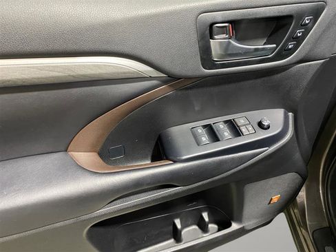 Used 2019 Toyota Highlander Limited Platinum image 8