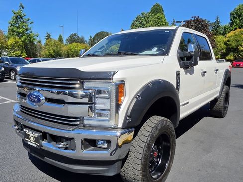 Used 2019 Ford F350 Lariat w/ Lariat Ultimate Package AWD/4WD image 3