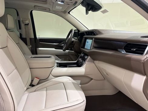 Used 2024 GMC Yukon XL Denali image 28