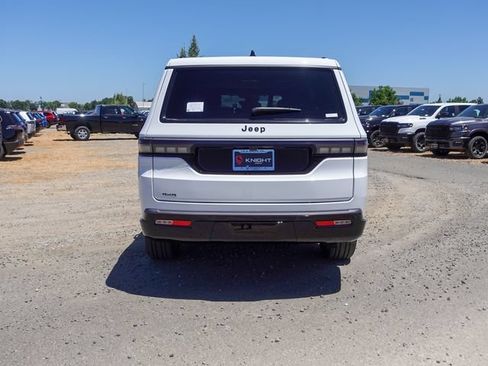 New 2026 Jeep Grand Wagoneer L Limited w/ Premium Group II AWD/4WD image 7