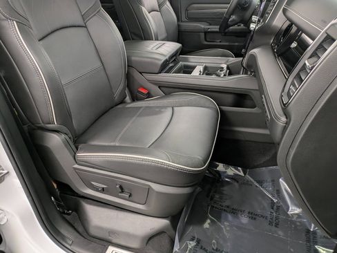 Used 2025 RAM 3500 Limited image 28