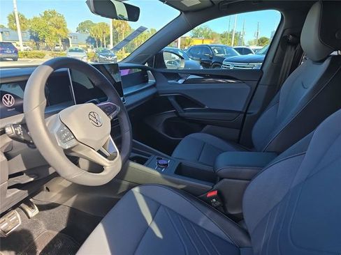 New 2026 Volkswagen Tiguan SE R-Line image 14