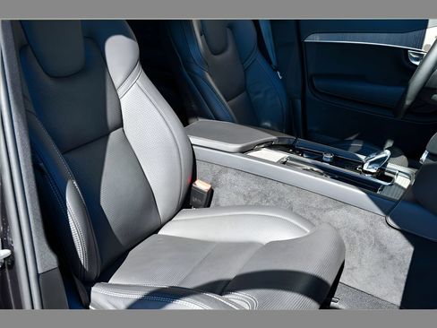 Certified 2023 Volvo XC90 B6 Ultimate w/ Protection Package Premier AWD/4WD image 32