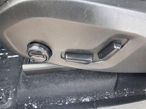 Used 2021 Volvo XC90 T6 Momentum w/ Climate Package image 16