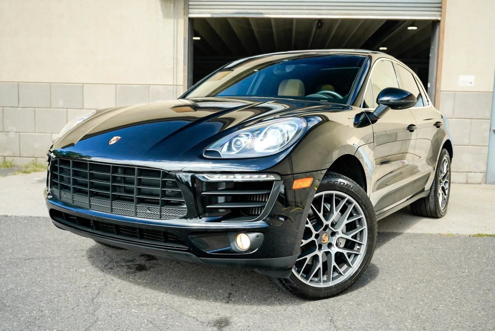 Used 2017 Porsche Macan S AWD/4WD image 1