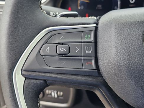 Used 2024 Jeep Grand Cherokee Altitude RWD image 40