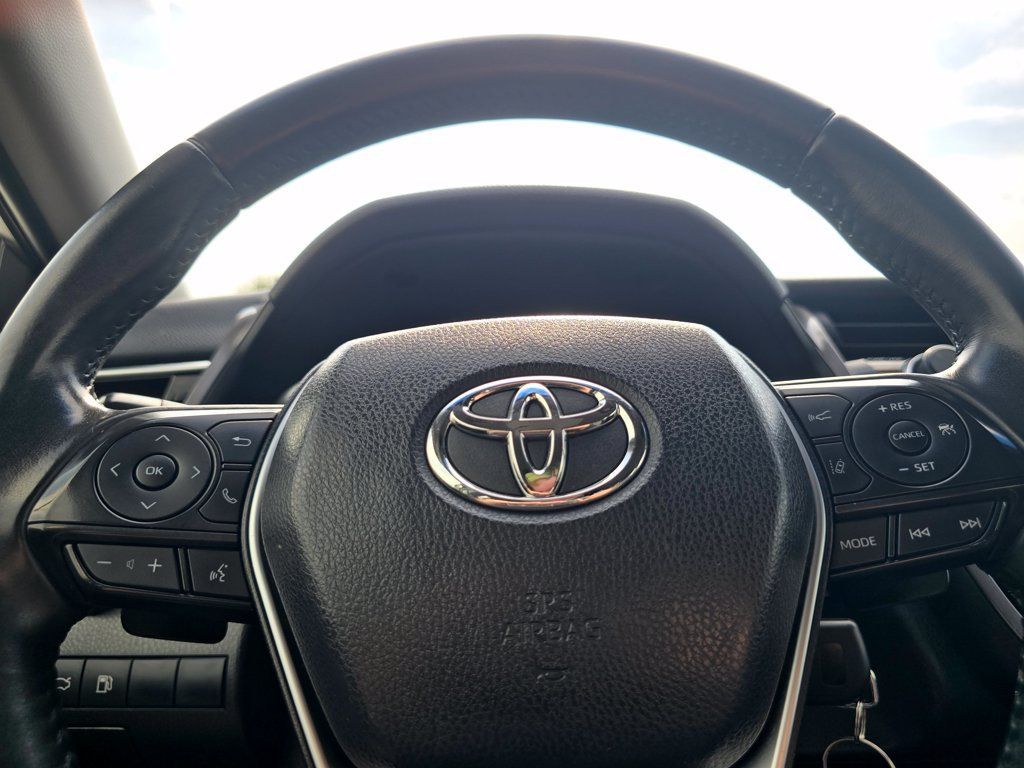 Used 2018 Toyota Camry SE FWD image 19