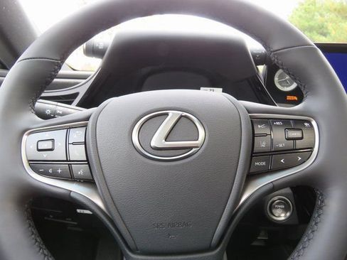 Used 2023 Lexus ES 300h w/ Premium Package FWD image 16