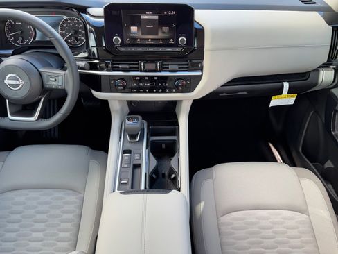 New 2025 Nissan Pathfinder SV image 16