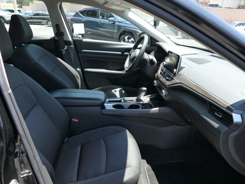 Used 2023 Nissan Altima 2.5 SV FWD image 26