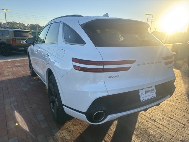 Used 2022 Genesis GV70 3.5T Sport w/ Sport Prestige Package AWD/4WD image 9