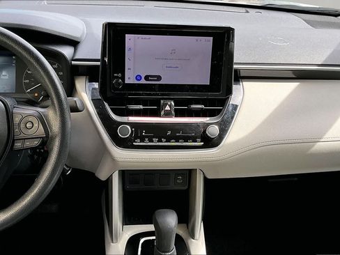 Used 2024 Toyota Corolla Cross L FWD image 7
