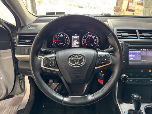 Used 2017 Toyota Camry SE FWD image 17