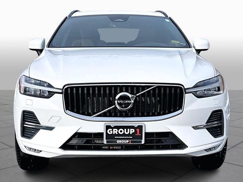 Used 2022 Volvo XC60 B5 Momentum image 3