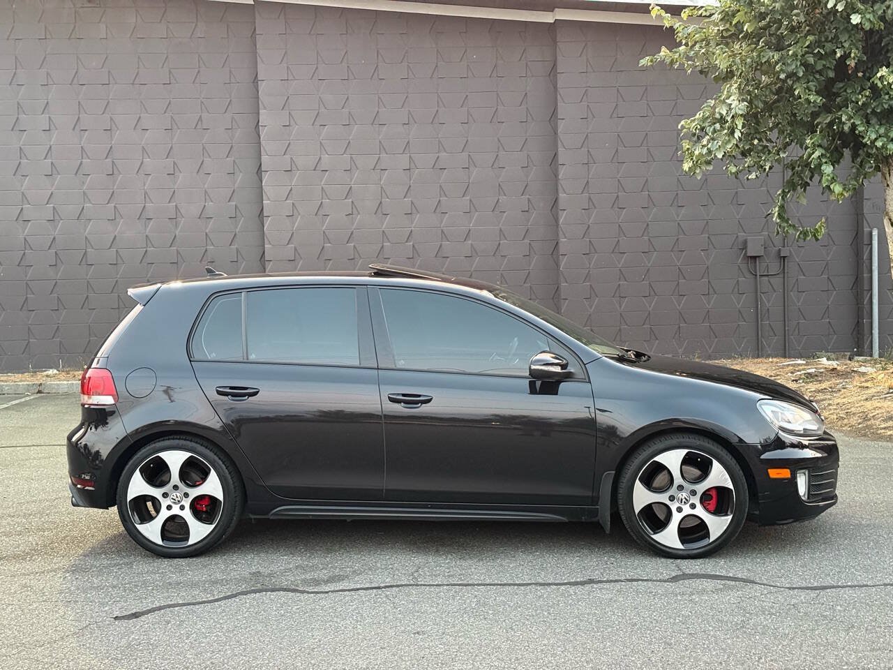 Used 2011 Volkswagen GTI 4-Door FWD image 4
