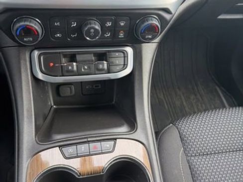 Used 2022 GMC Acadia SLE w/ Driver Convenience Package image 18