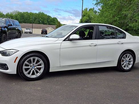 Used 2017 BMW 320i xDrive Sedan AWD/4WD image 7