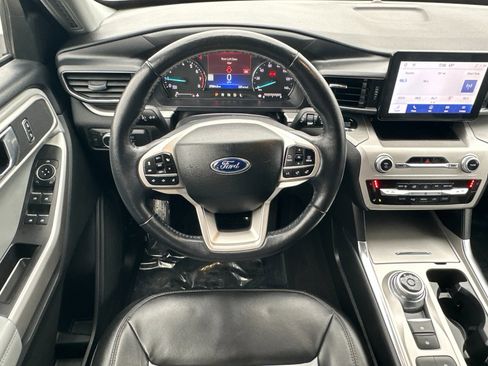 Certified 2022 Ford Explorer XLT w/ Equipment Group 202A image 15