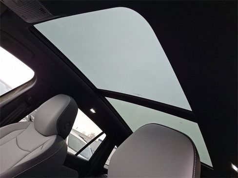 New 2026 Volkswagen Tiguan SE R-Line image 7