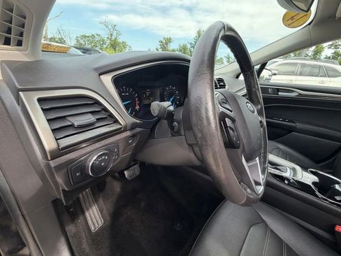 Used 2014 Ford Fusion SE w/ Equipment Group 202A FWD image 11