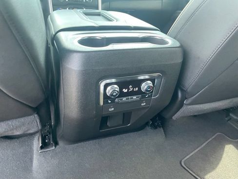 Used 2024 GMC Yukon XL SLT w/ SLT Premium Package AWD/4WD image 25