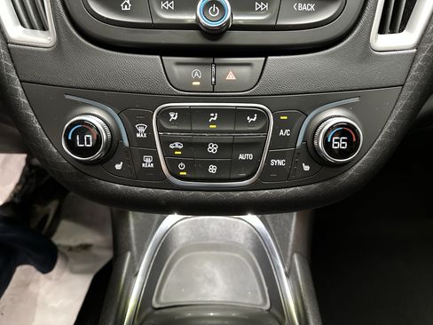 Used 2025 Chevrolet Malibu LT FWD image 32