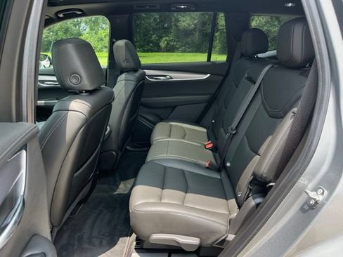 Used 2025 Cadillac XT6 Luxury FWD image 34