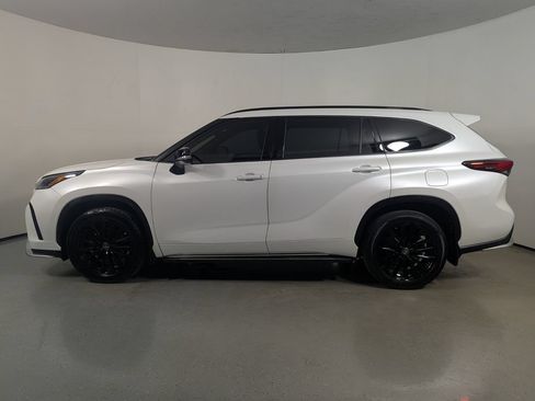 Used 2023 Toyota Highlander XSE FWD image 4