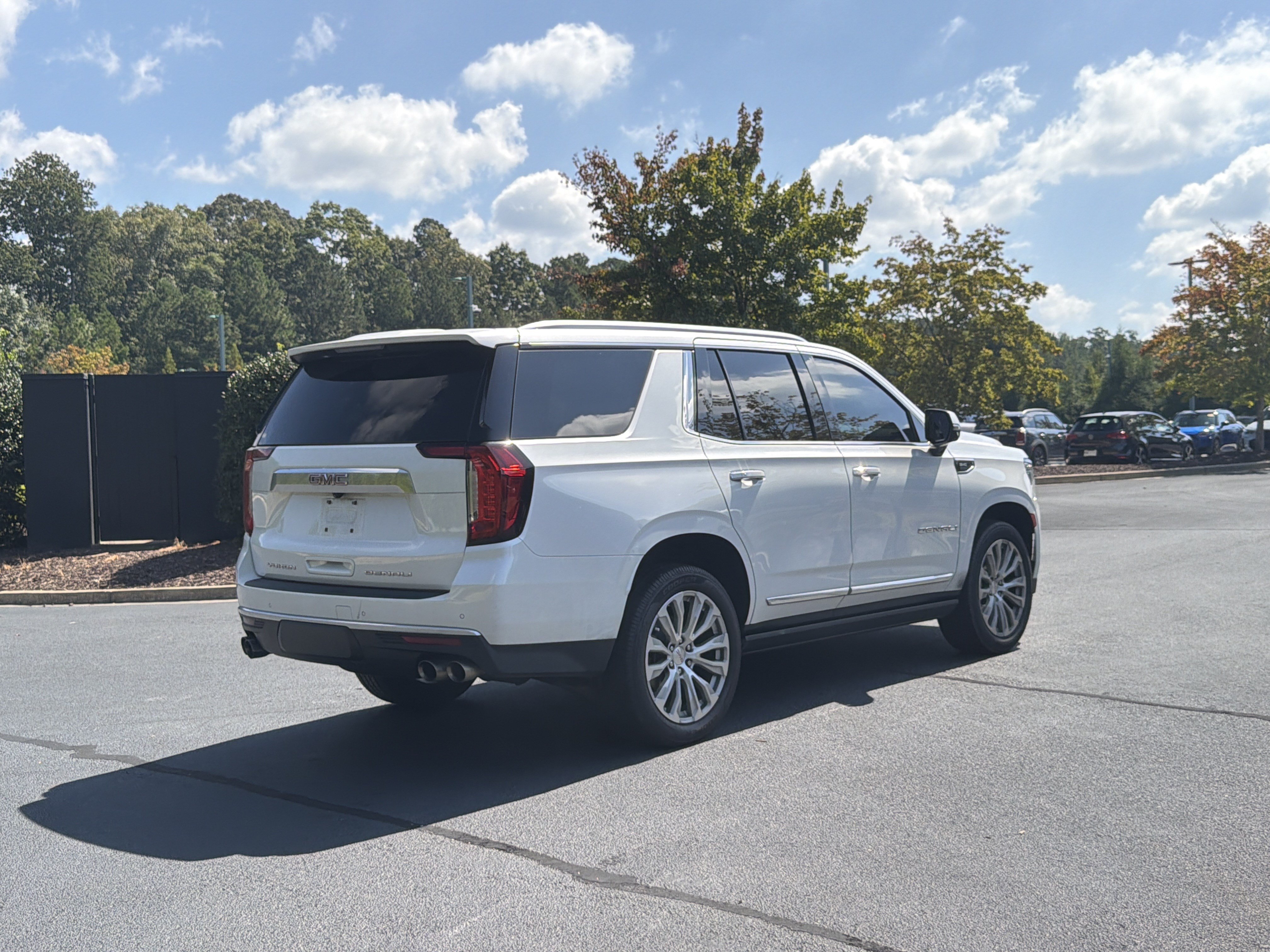 Used 2023 GMC Yukon Denali RWD image 3