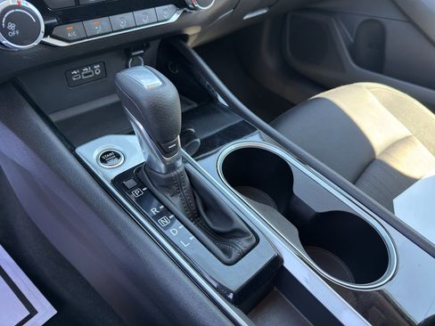 Used 2024 Nissan Altima 2.5 SV image 14