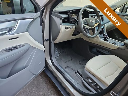 Used 2022 Cadillac XT5 Premium Luxury w/ Technology Package image 10