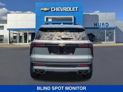 Used 2025 Chevrolet Traverse LT AWD/4WD image 6