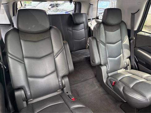 Used 2020 Cadillac Escalade Luxury AWD/4WD image 11