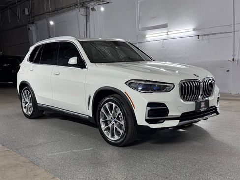 Used 2022 BMW X5 xDrive40i w/ Executive Package AWD/4WD image 3