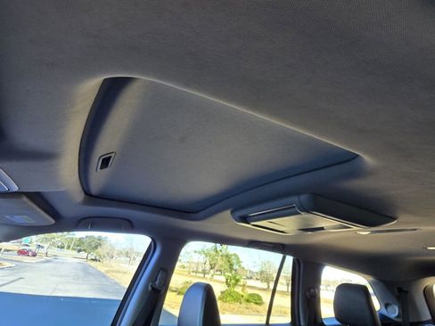 Used 2017 Honda Pilot Touring image 8