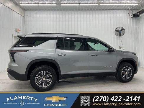 New 2026 Chevrolet Traverse LT w/ Driver Confidence Package AWD/4WD image 2